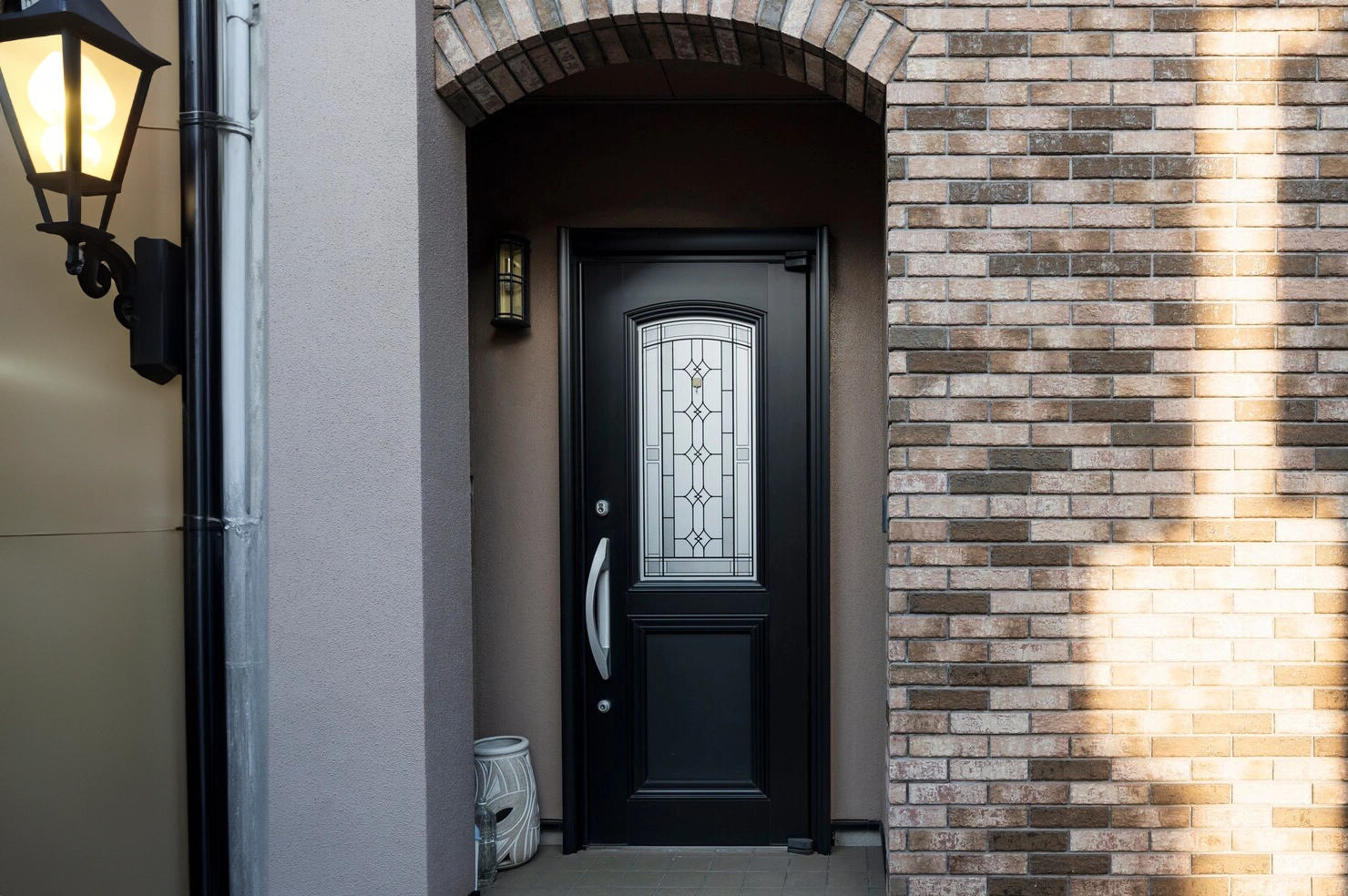 What size lantern for front door